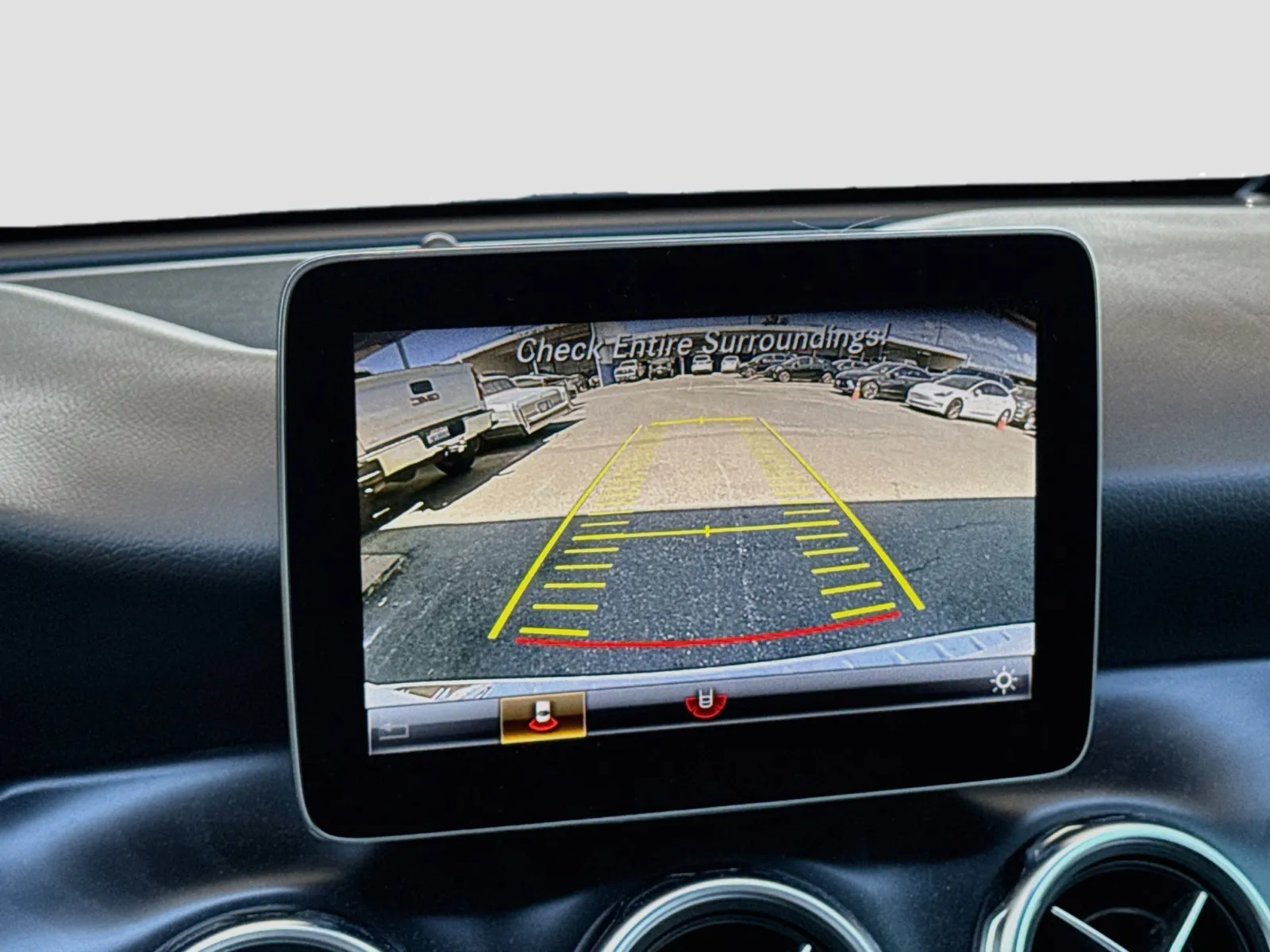 Mercedes-Benz GLA photo 9