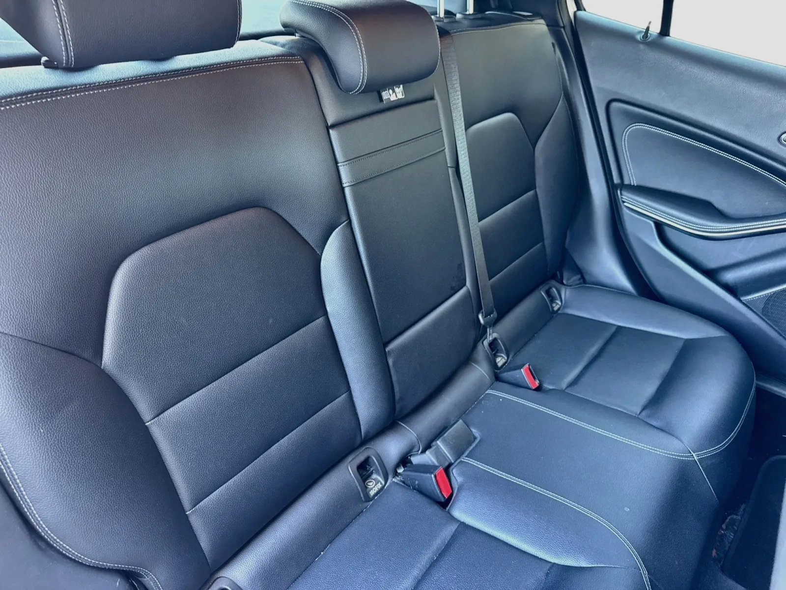 Mercedes-Benz GLA photo 16