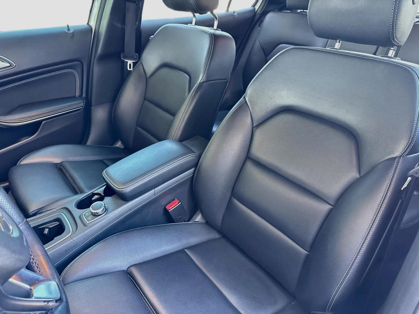 Mercedes-Benz GLA photo 12