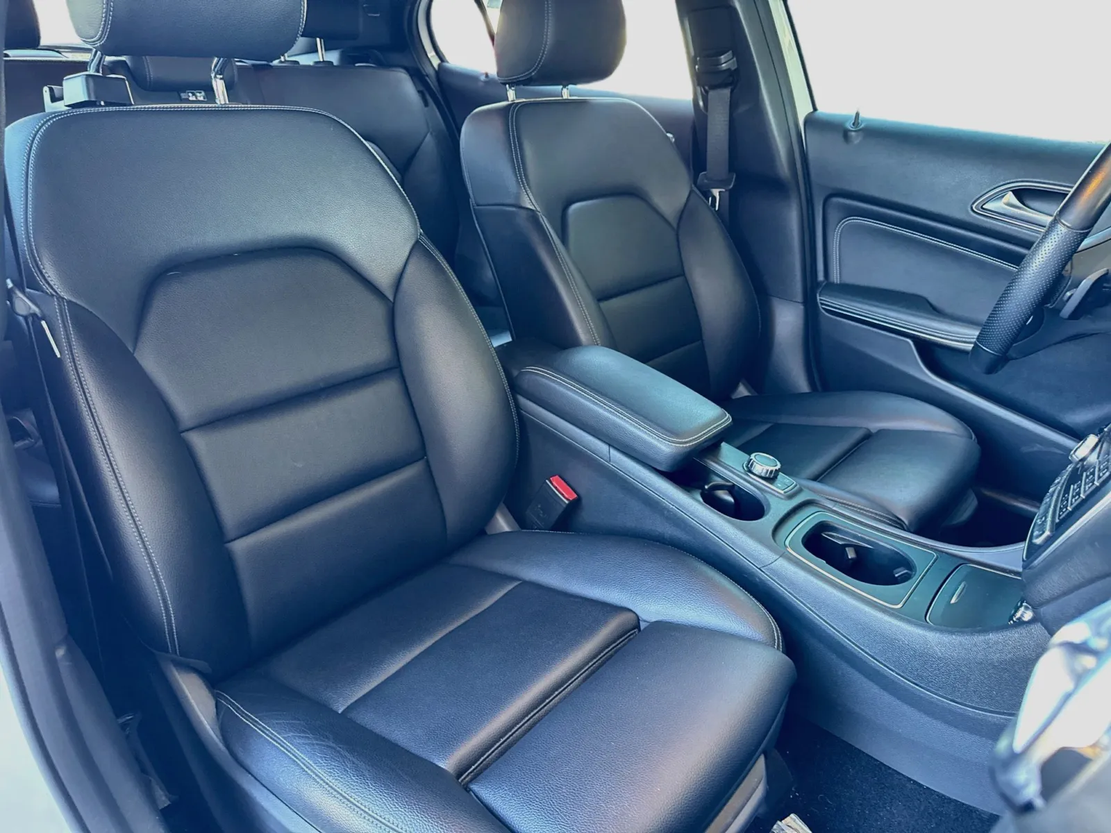 Mercedes-Benz GLA photo 17