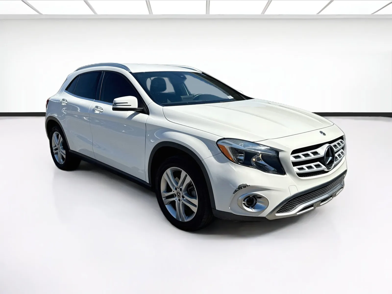 Mercedes-Benz GLA photo 3