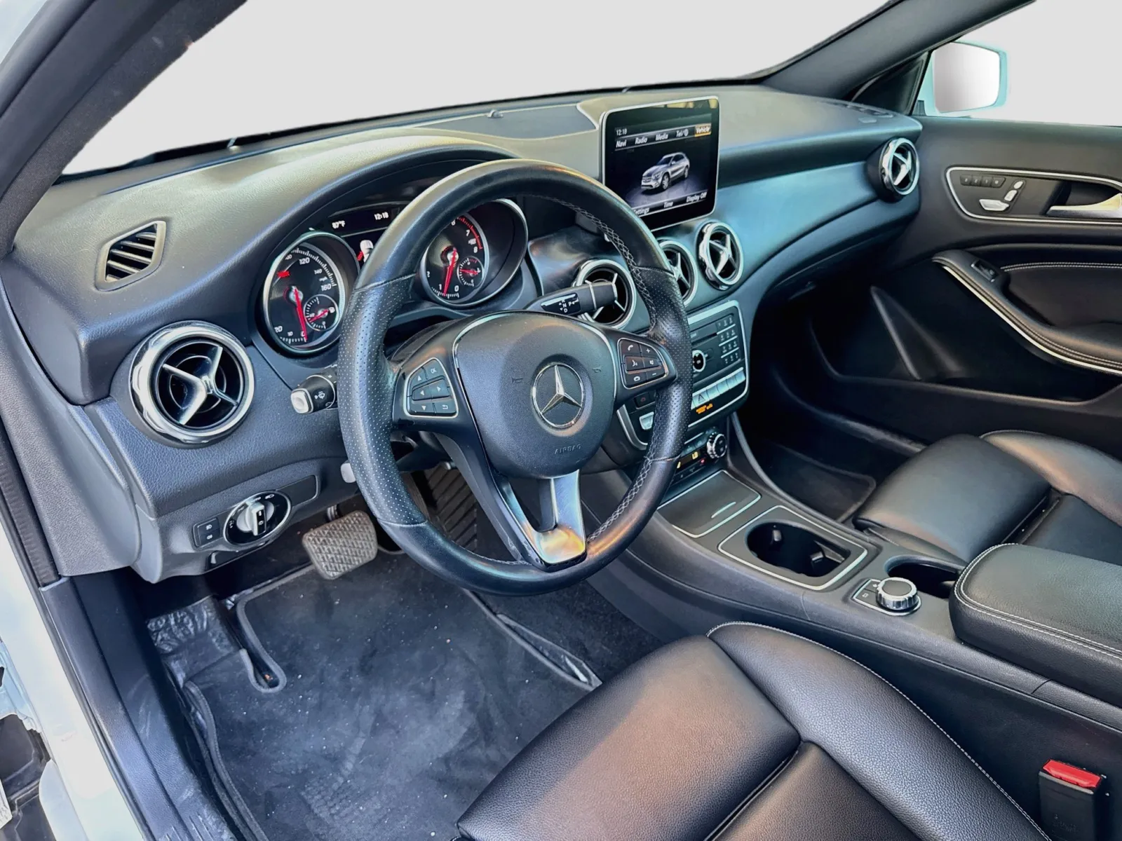 Mercedes-Benz GLA photo 7