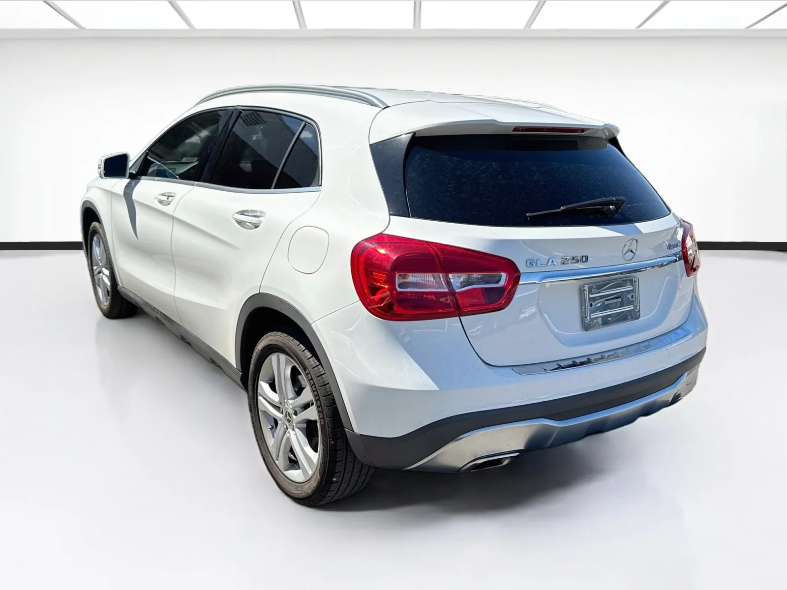 Mercedes-Benz GLA photo 6