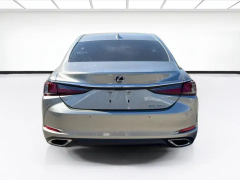 More photos of 2021 Lexus ES 350 at KarGenie, CA