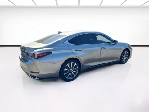 More photos of 2021 Lexus ES 350 at KarGenie, CA