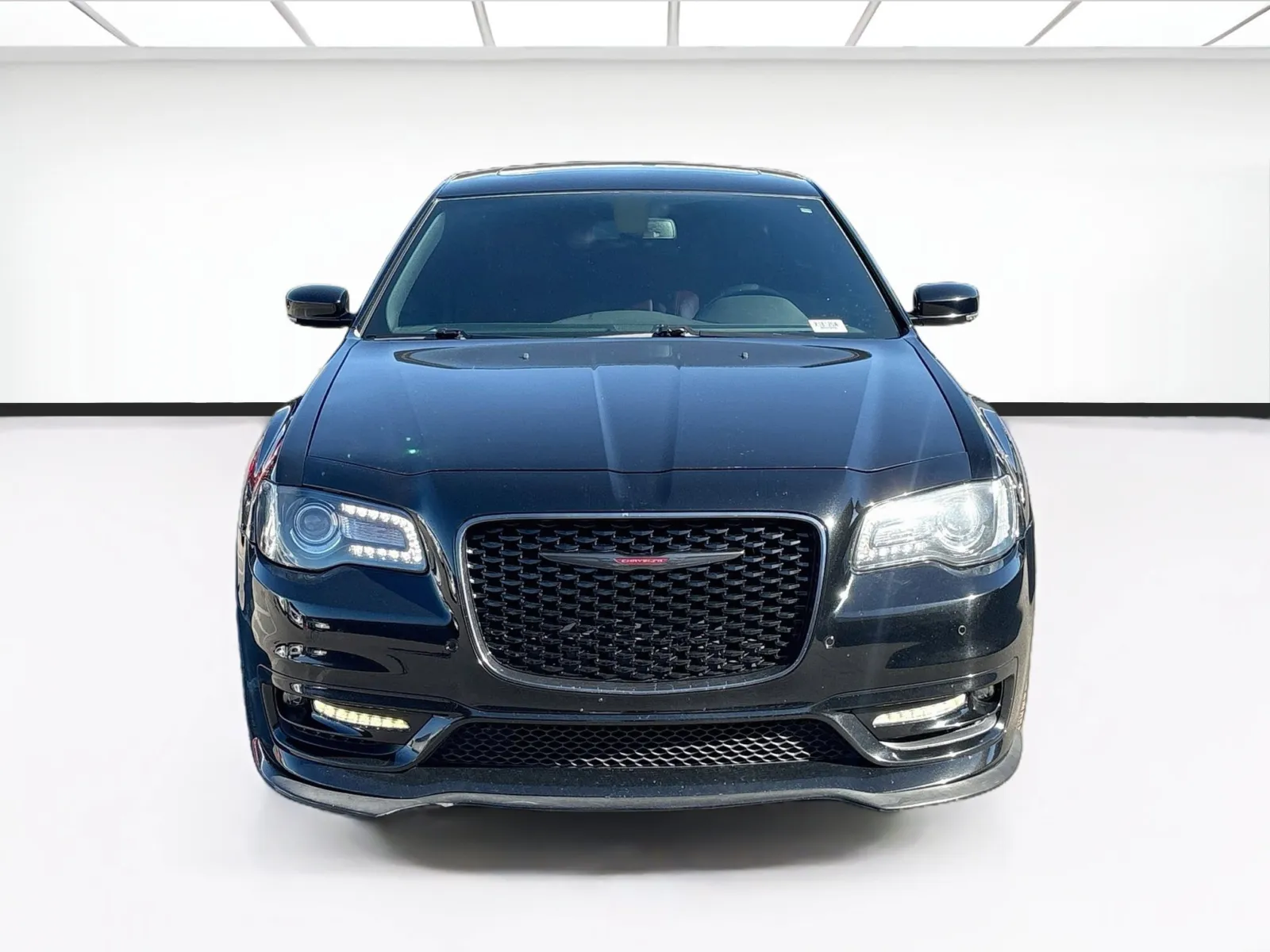 Chrysler 300 photo 2