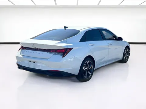 More photos of 2023 Hyundai Elantra SEL at KarGenie, CA