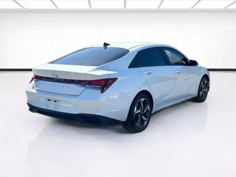 More photos of 2023 Hyundai Elantra SEL at KarGenie, CA