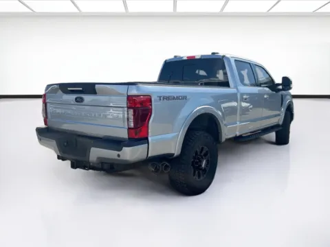 More photos of 2022 Ford Super Duty F-250 SRW Lariat at KarGenie, CA