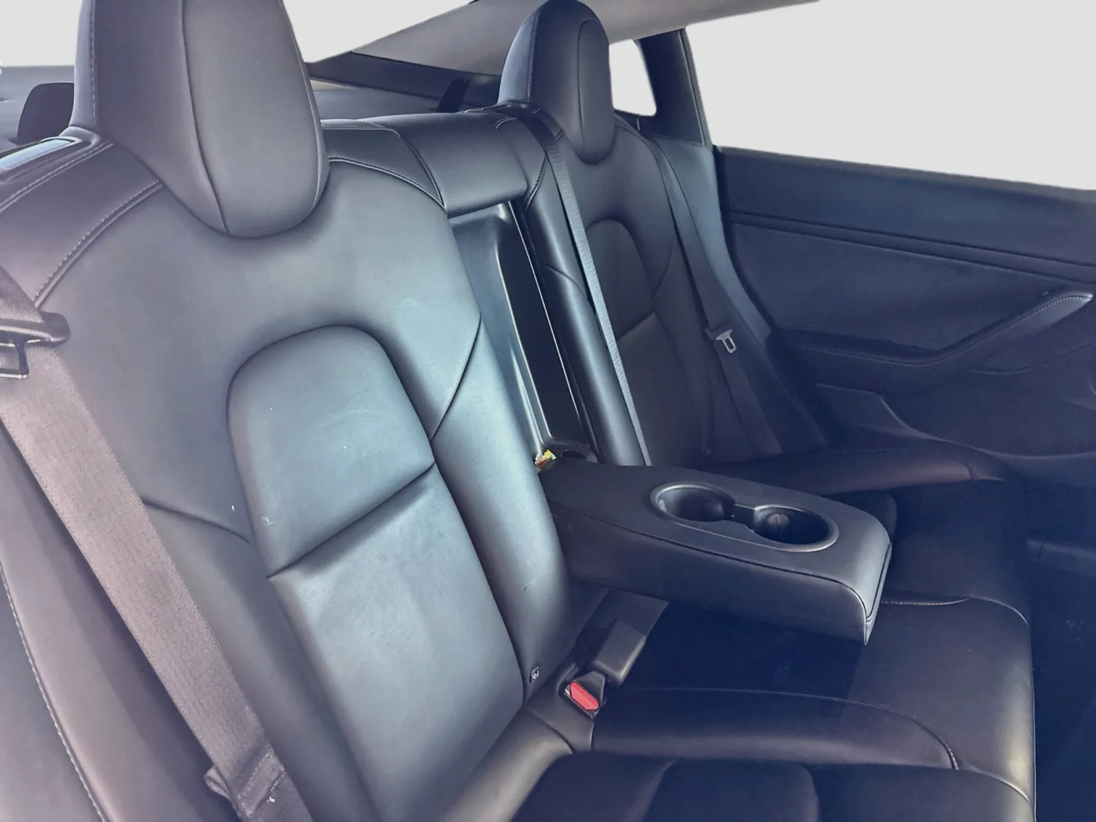 Tesla Model 3 photo 18
