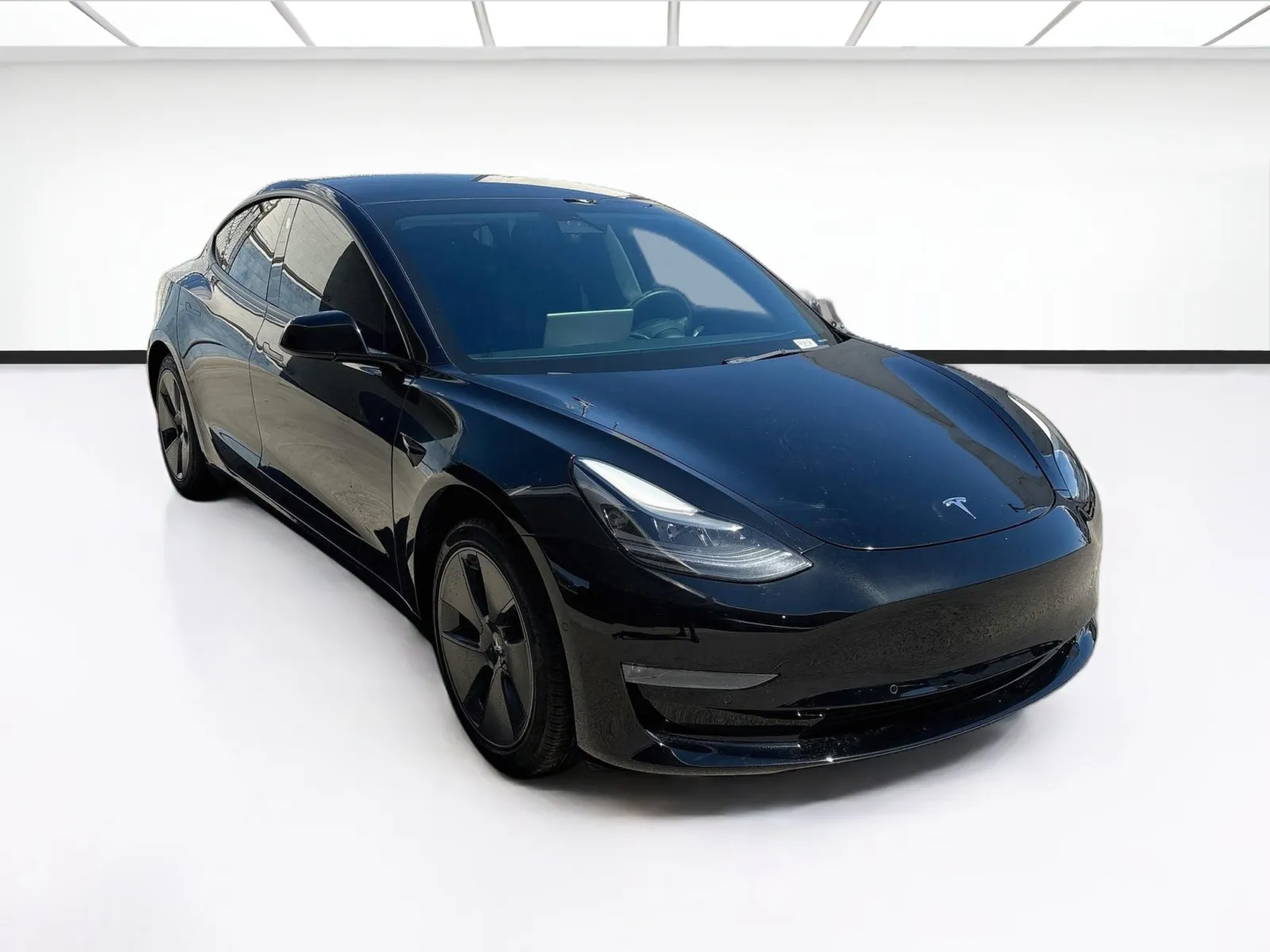 Tesla Model 3 photo 3