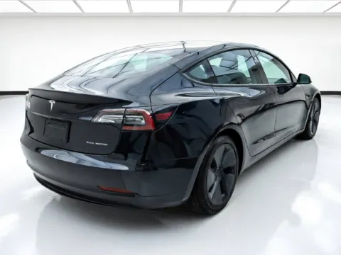 More photos of 2022 Tesla Model 3 Long Range at KarGenie, CA