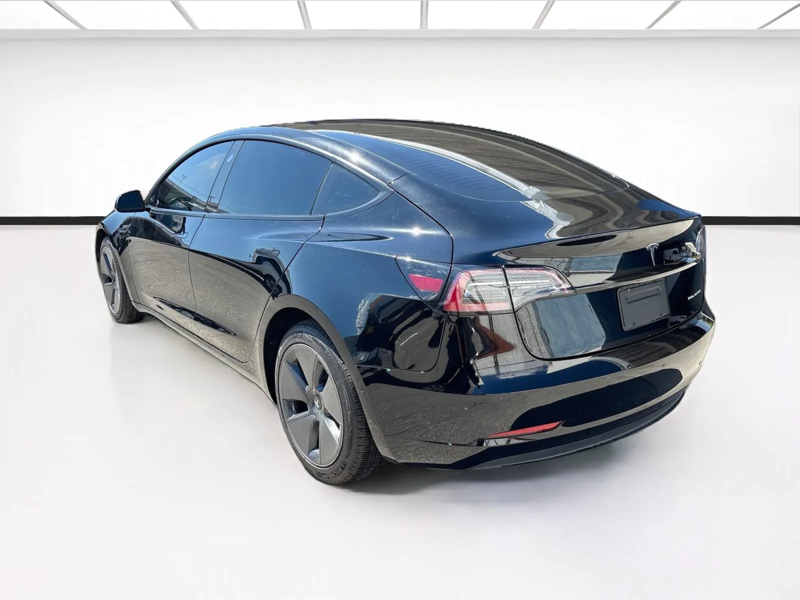 Tesla Model 3 photo 6