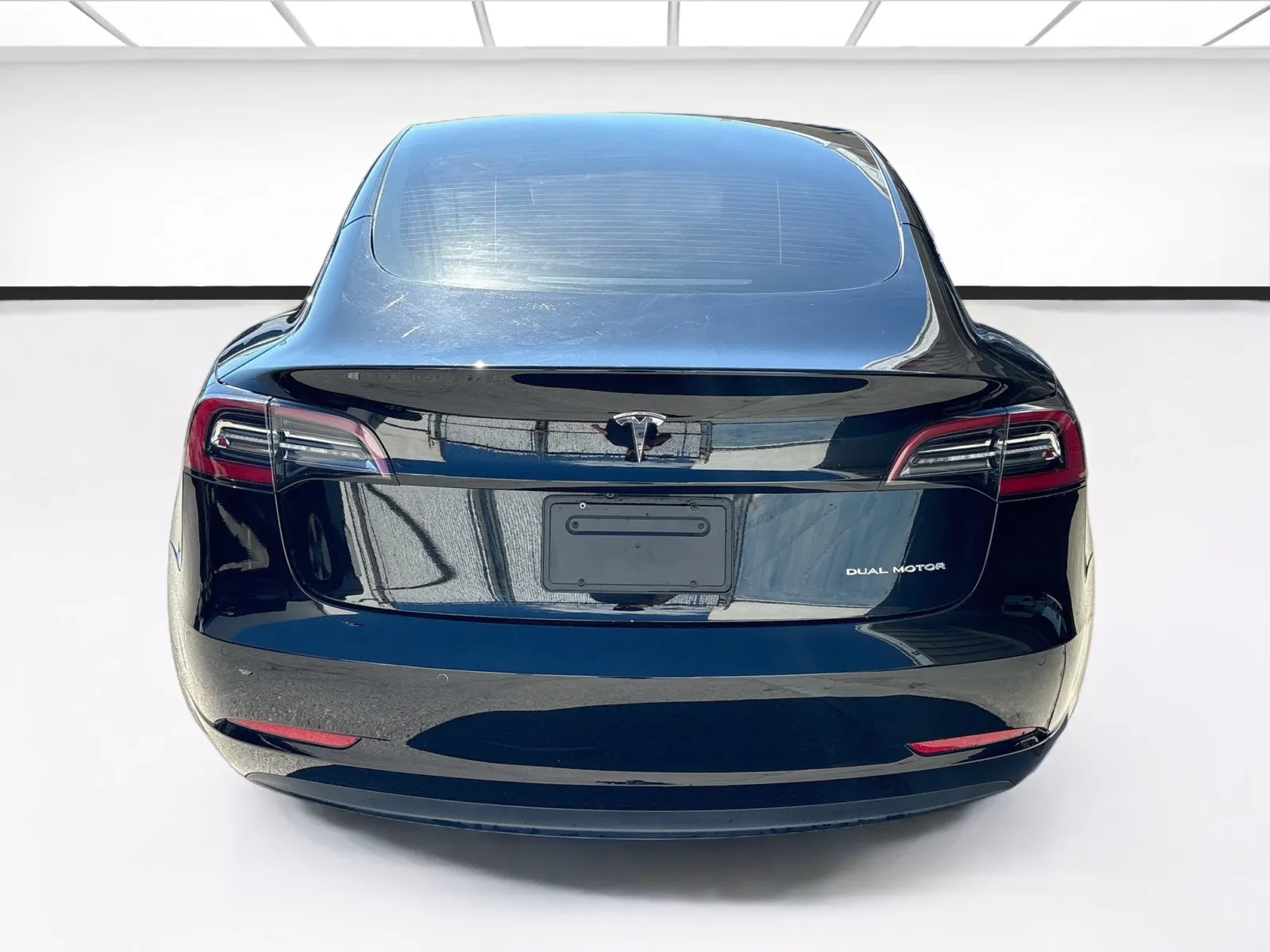 Tesla Model 3 photo 5