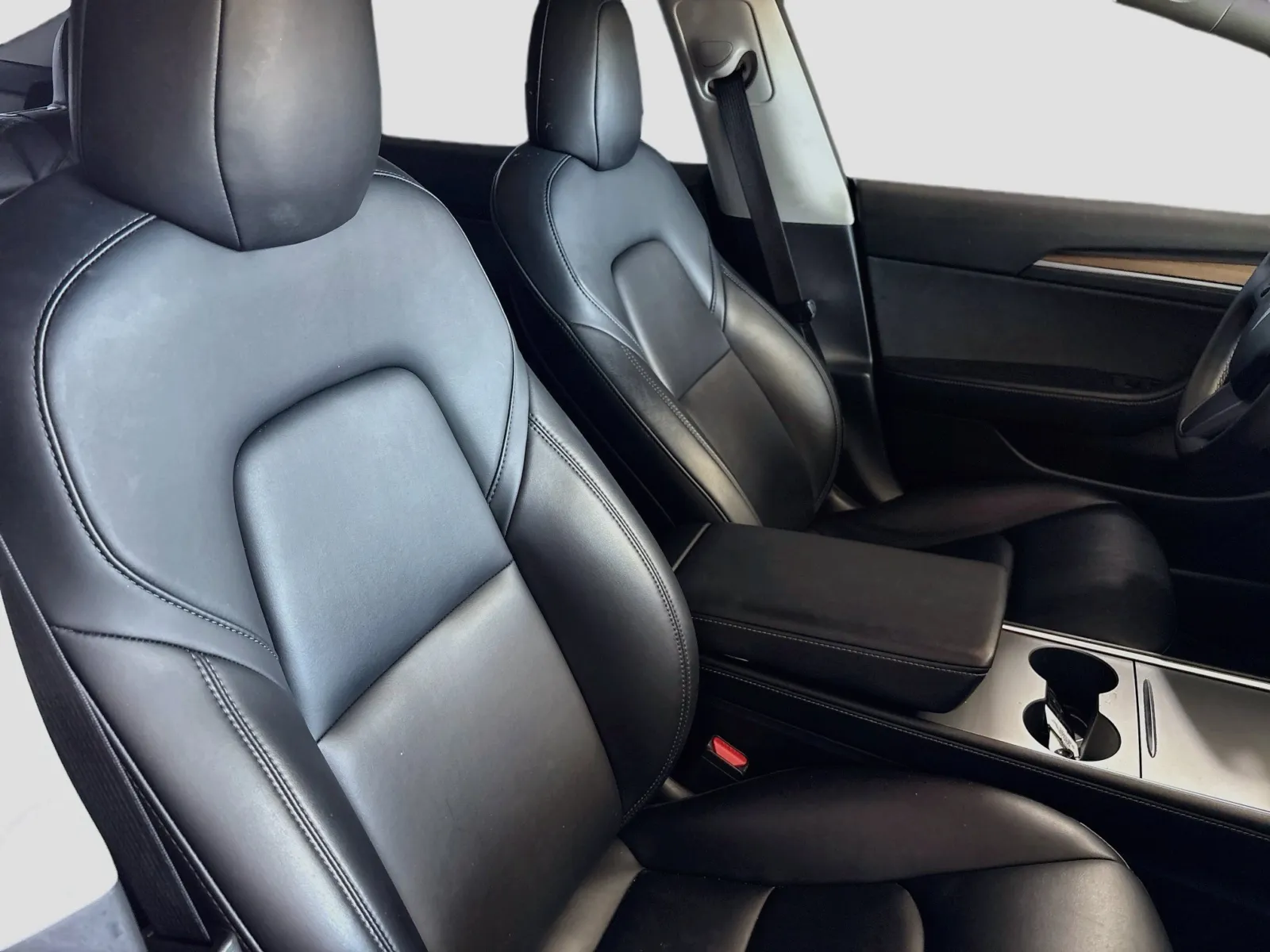 Tesla Model 3 photo 19