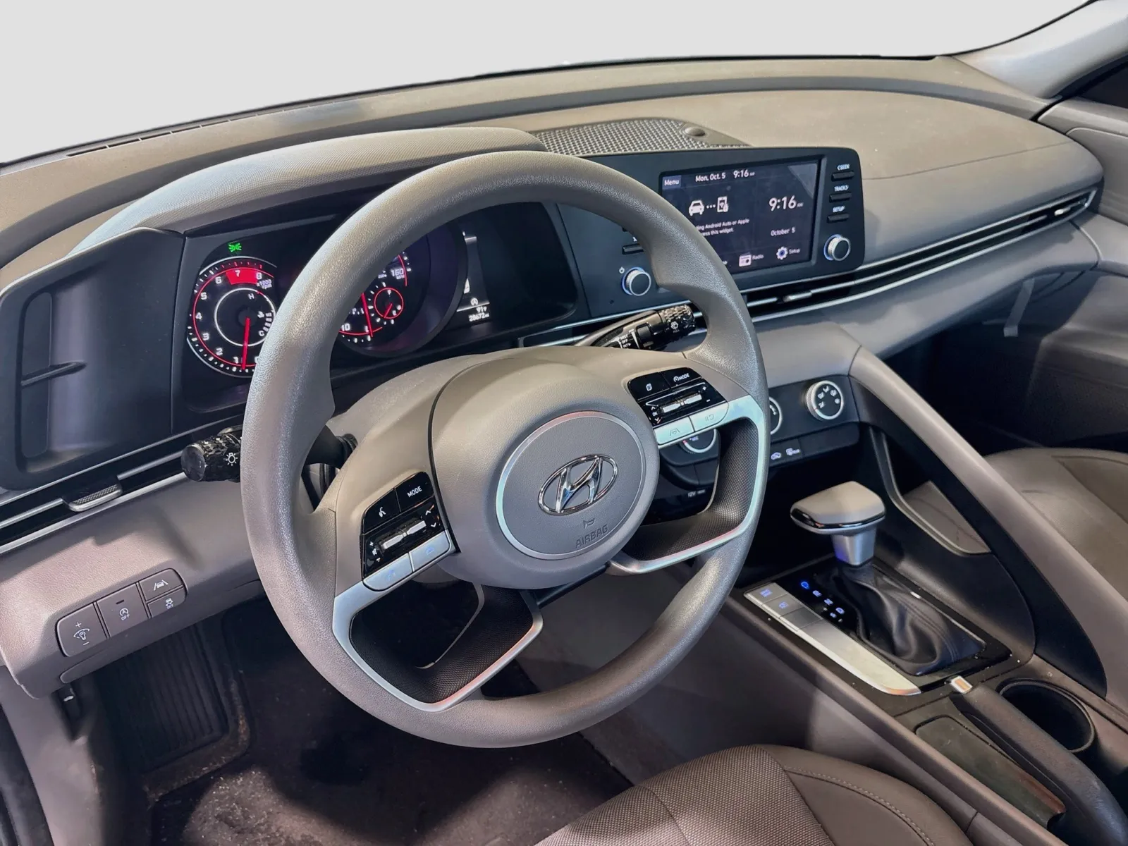 Hyundai Elantra photo 7