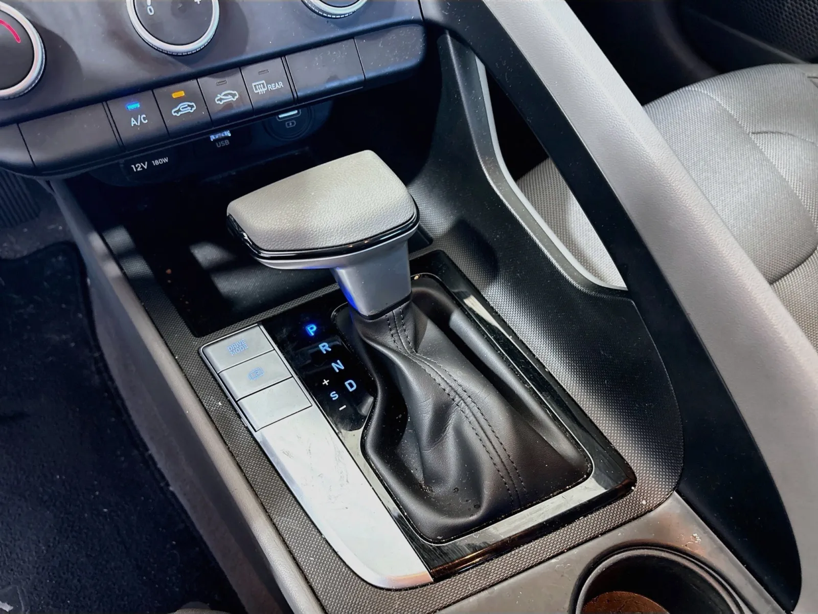 Hyundai Elantra photo 12