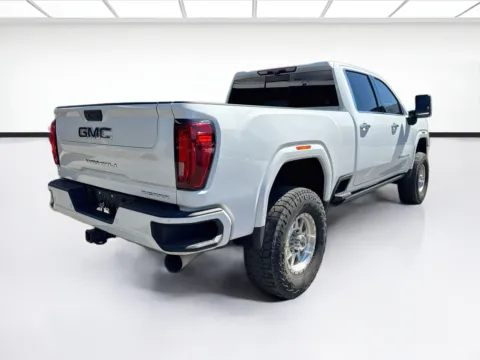 More photos of 2022 GMC Sierra 2500 HD Denali at KarGenie, CA