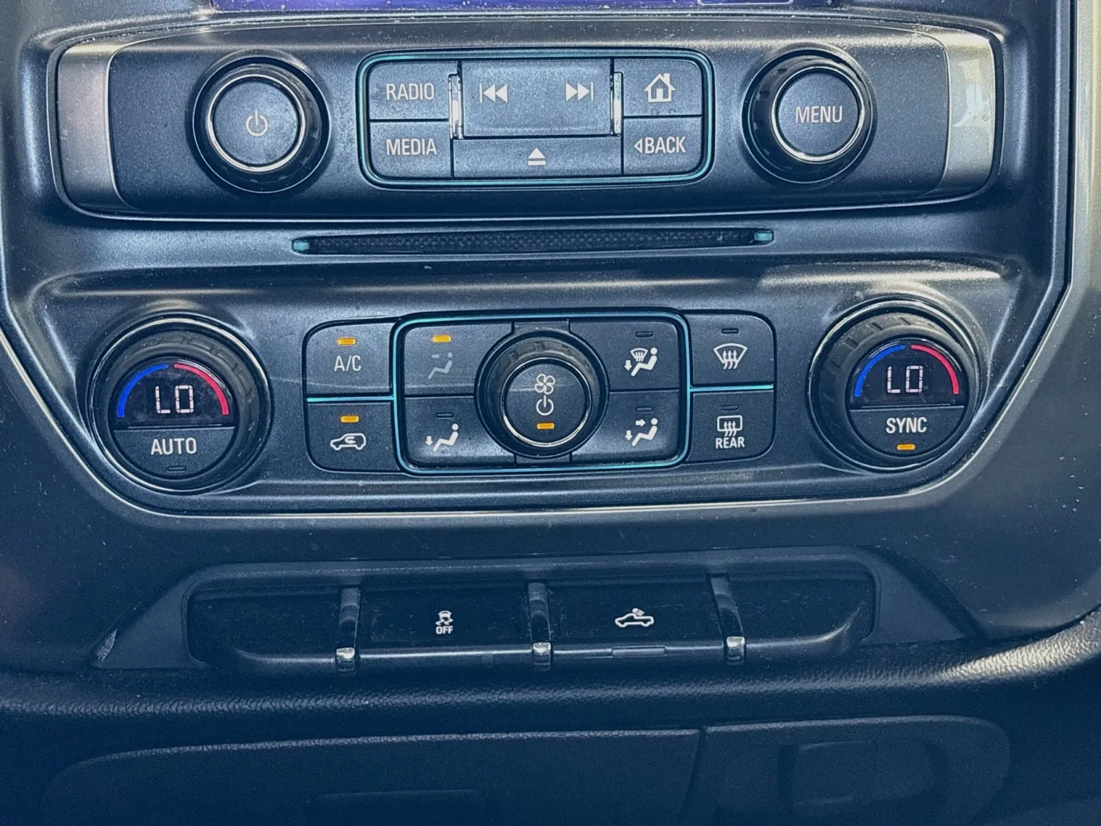 Chevrolet Silverado photo 11