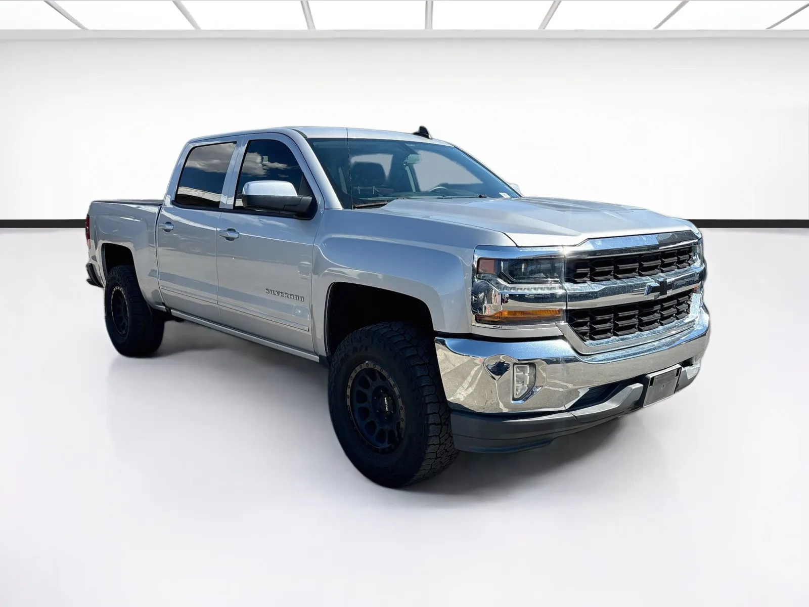 Chevrolet Silverado photo 3