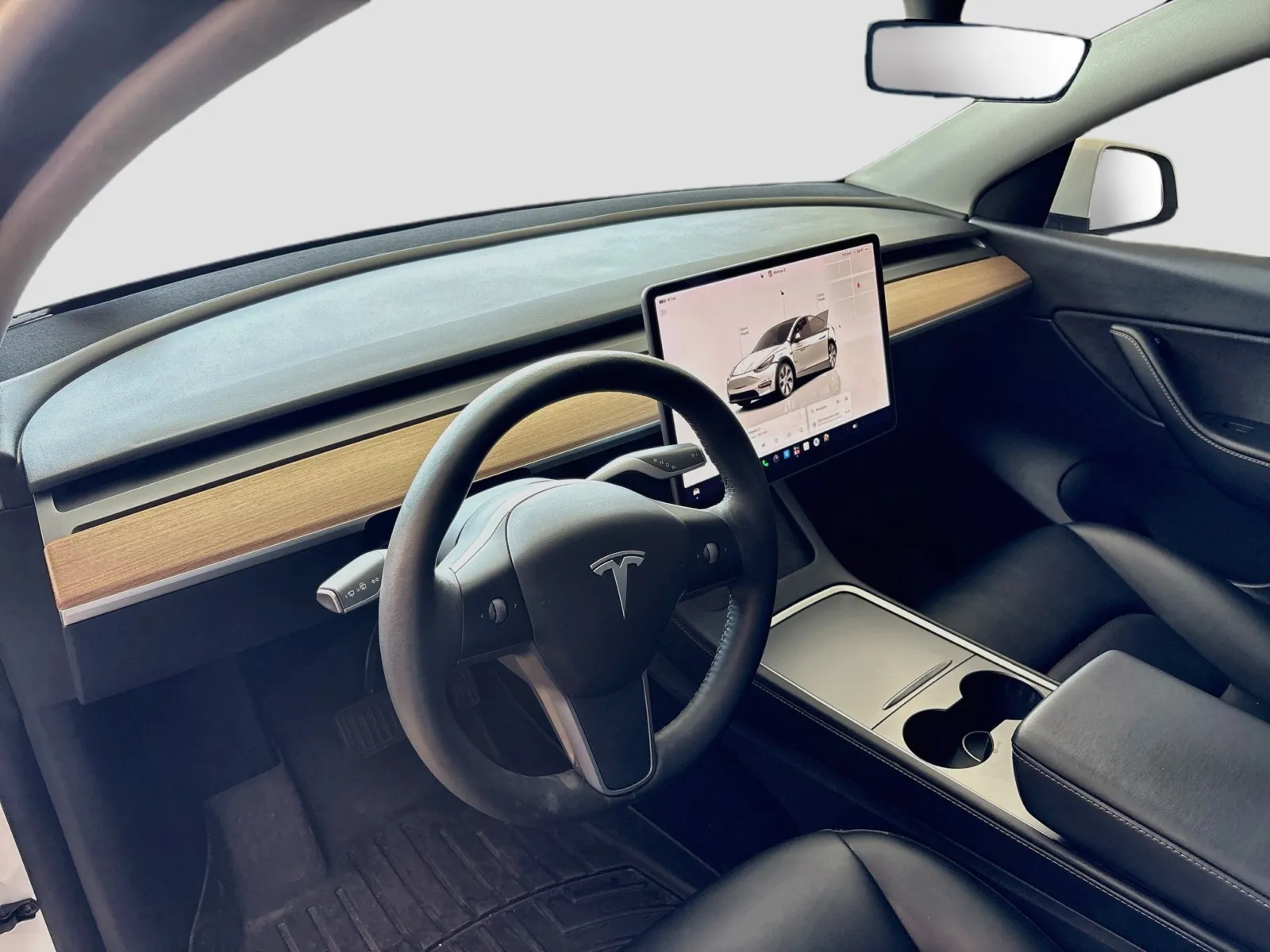 Tesla Model Y photo 7