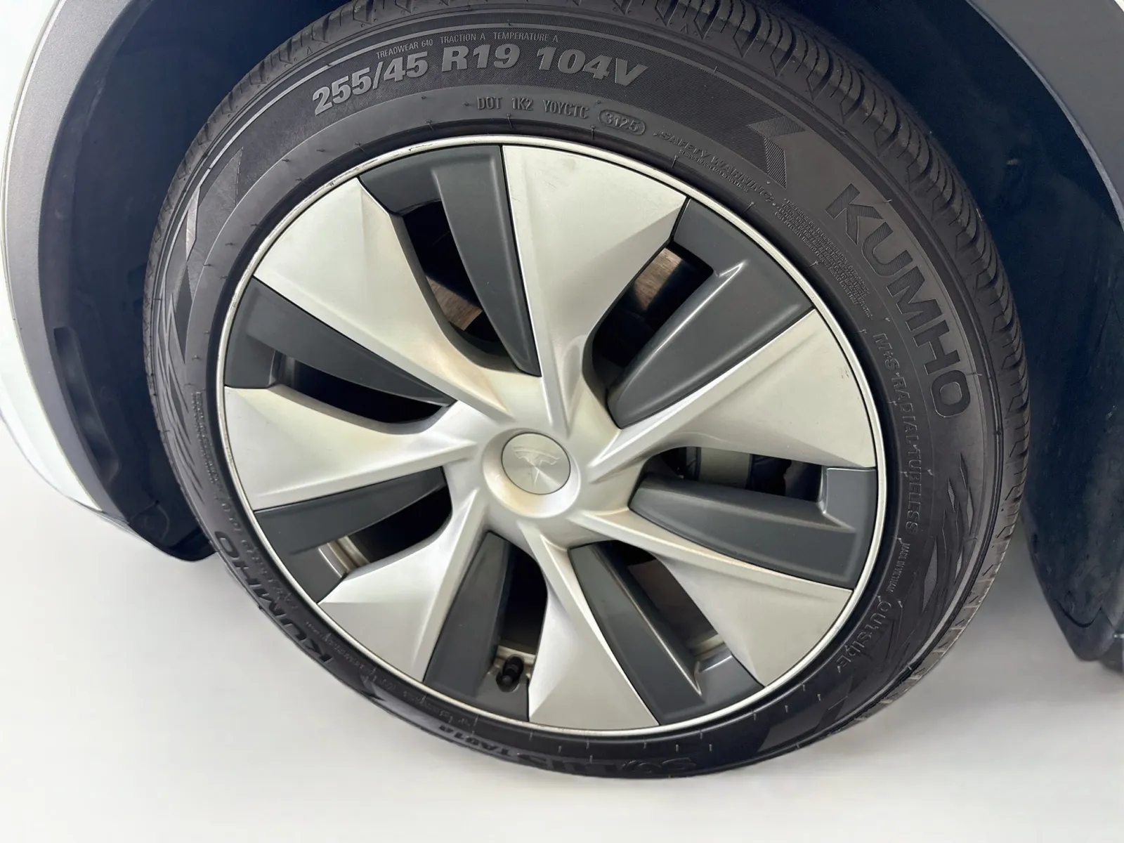 Tesla Model Y photo 19