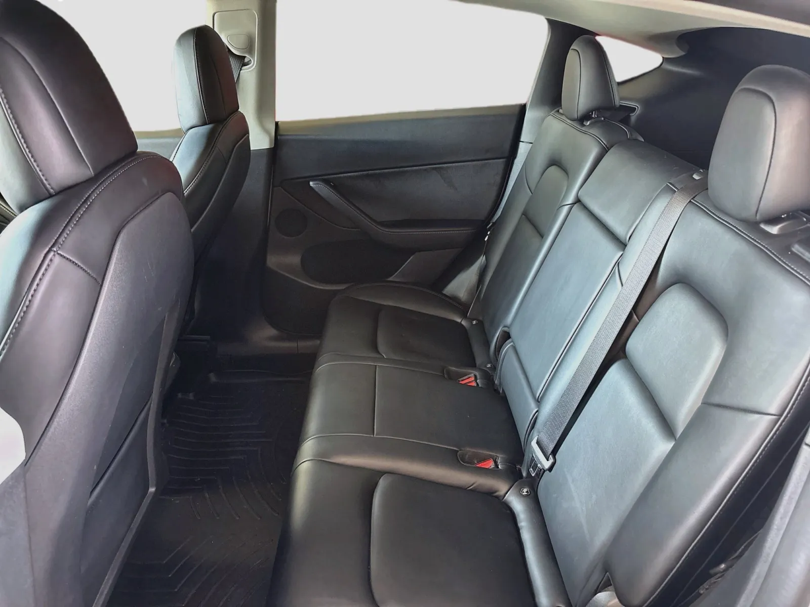 Tesla Model Y photo 15