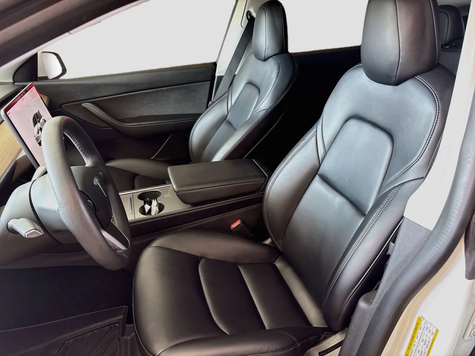 Tesla Model Y photo 13