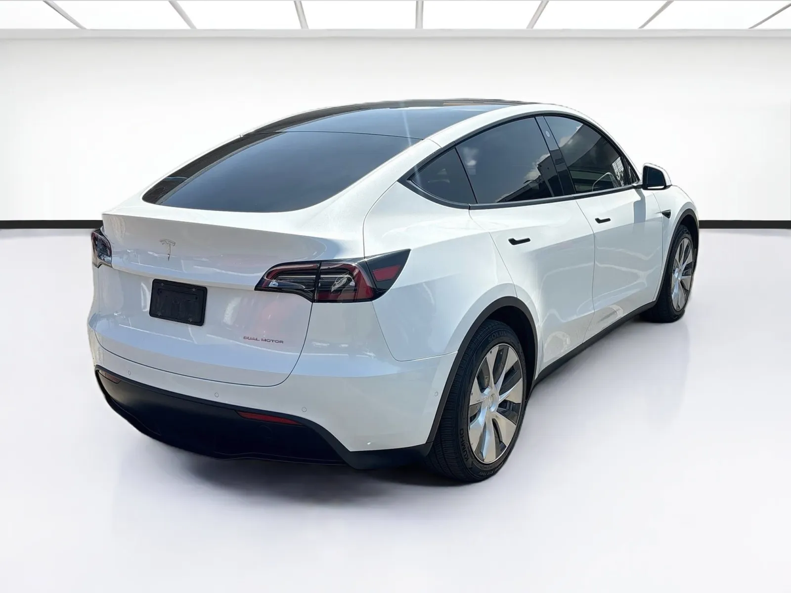 Tesla Model Y photo 4