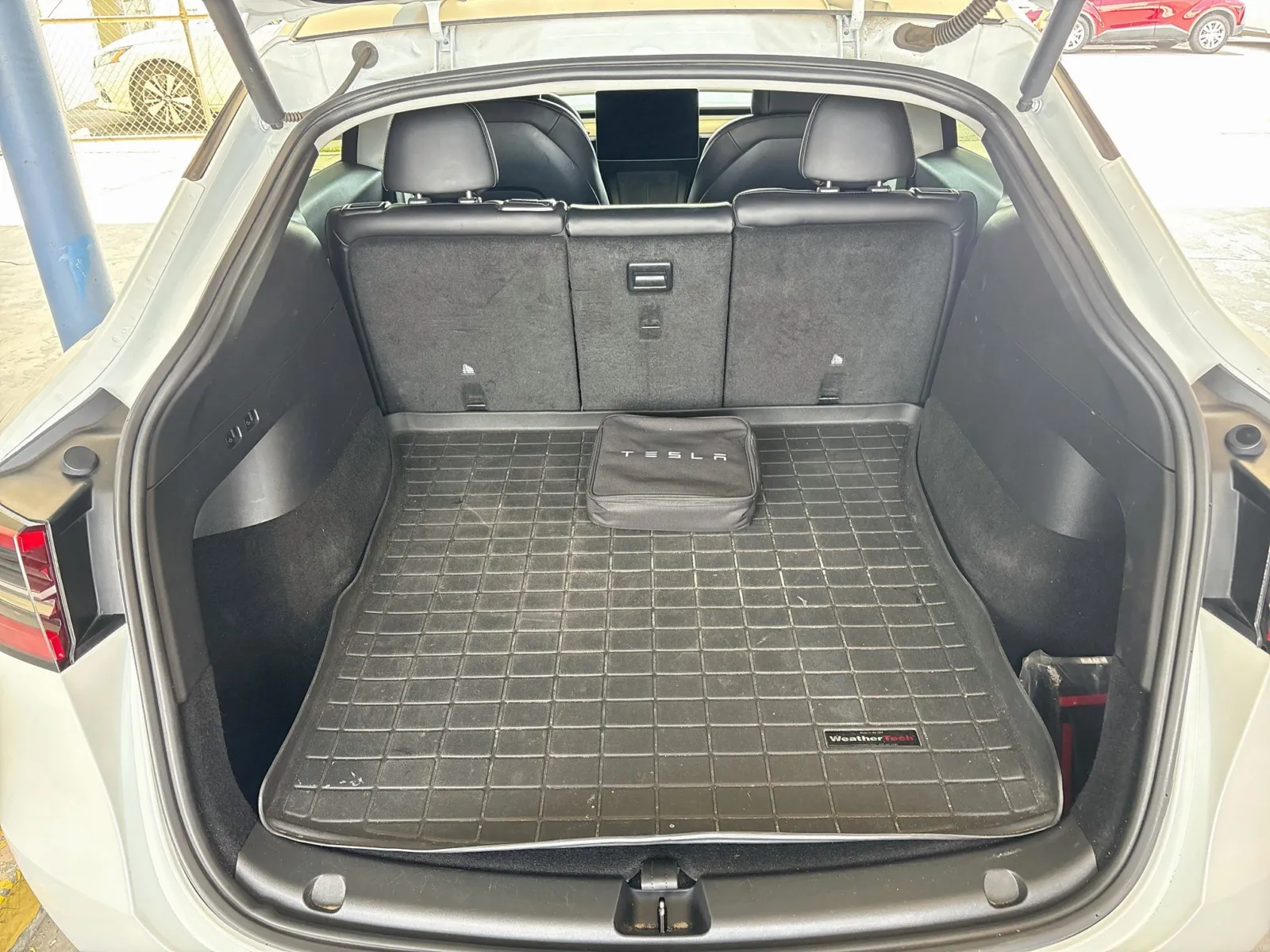 Tesla Model Y photo 16