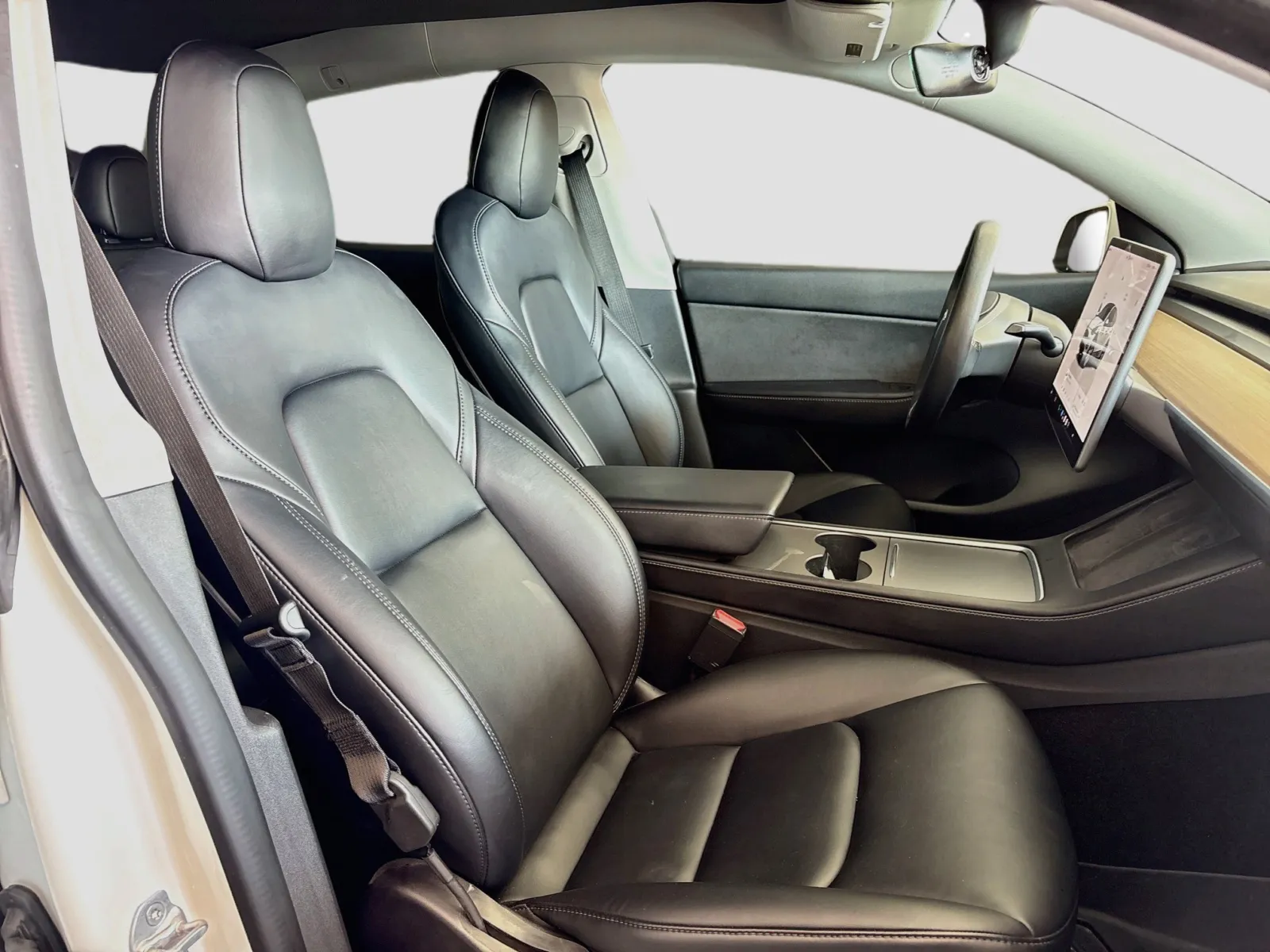 Tesla Model Y photo 18