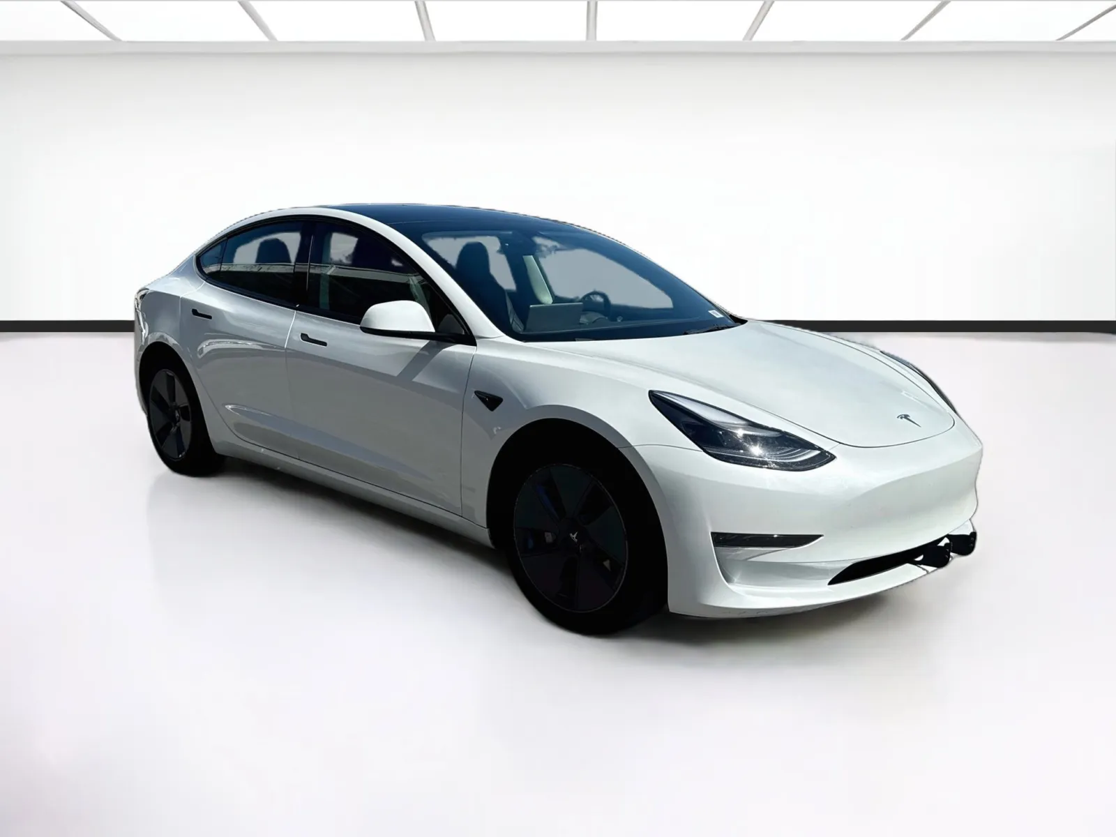 Tesla Model 3 photo 3
