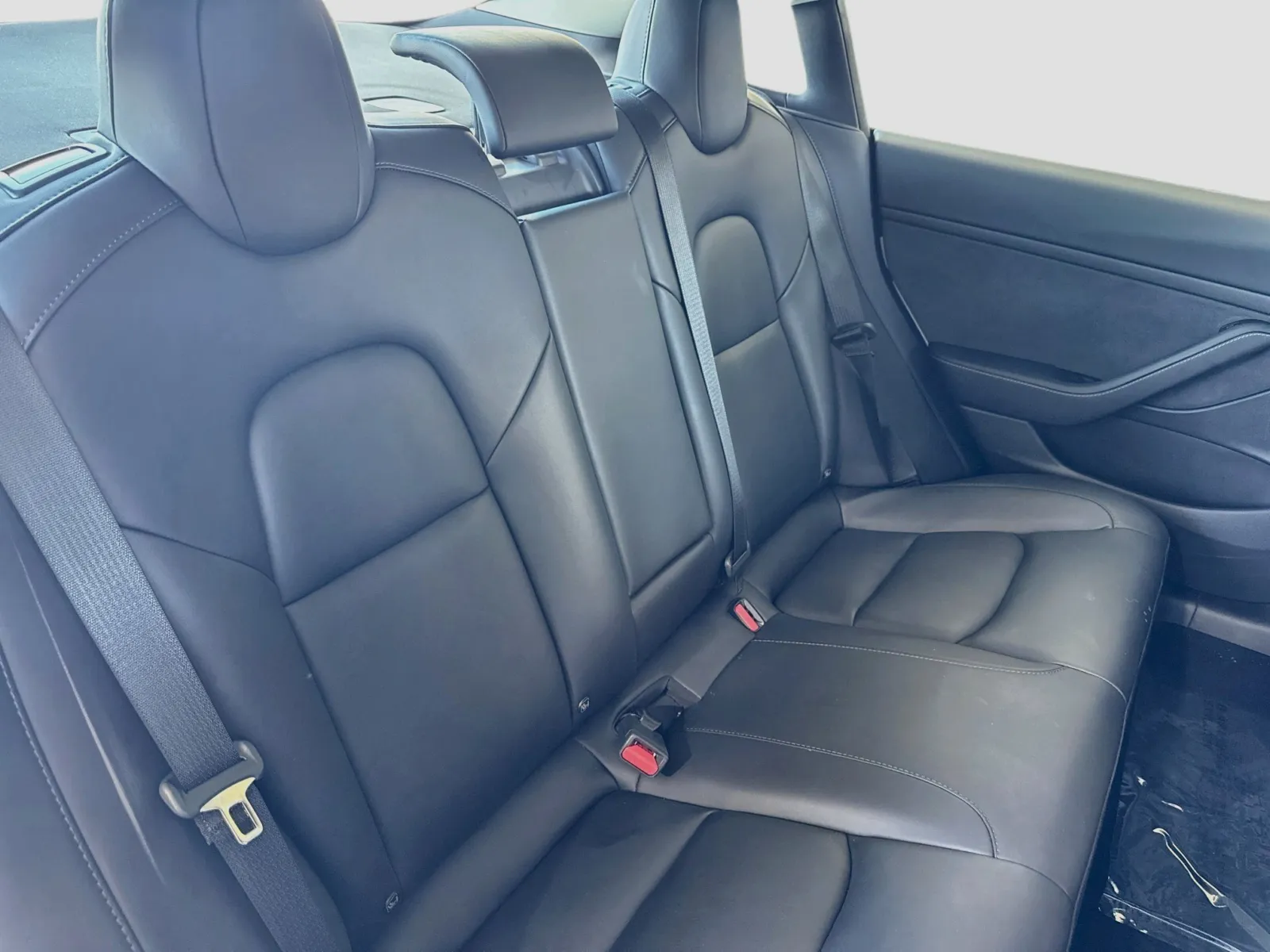 Tesla Model 3 photo 17