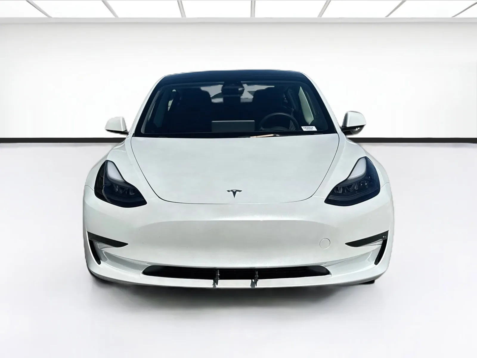 Tesla Model 3 photo 2
