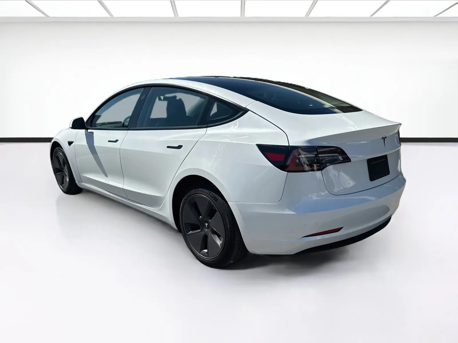Tesla Model 3 photo 6