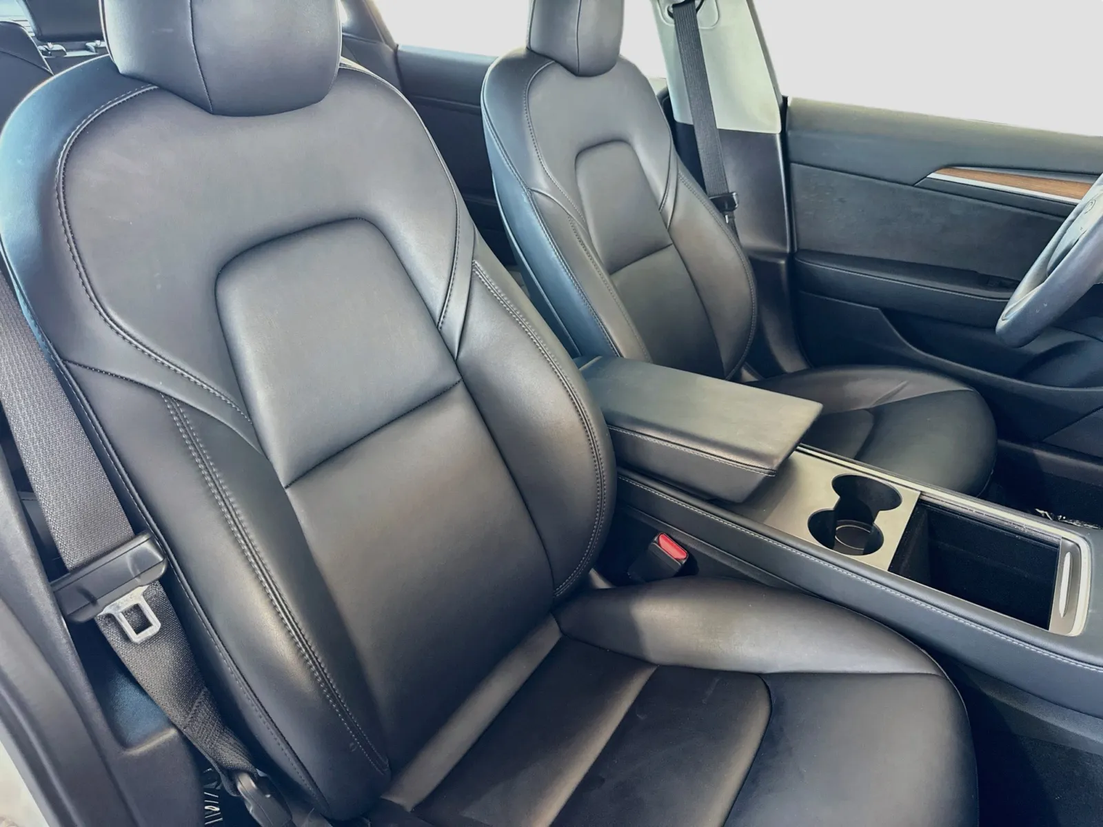 Tesla Model 3 photo 18