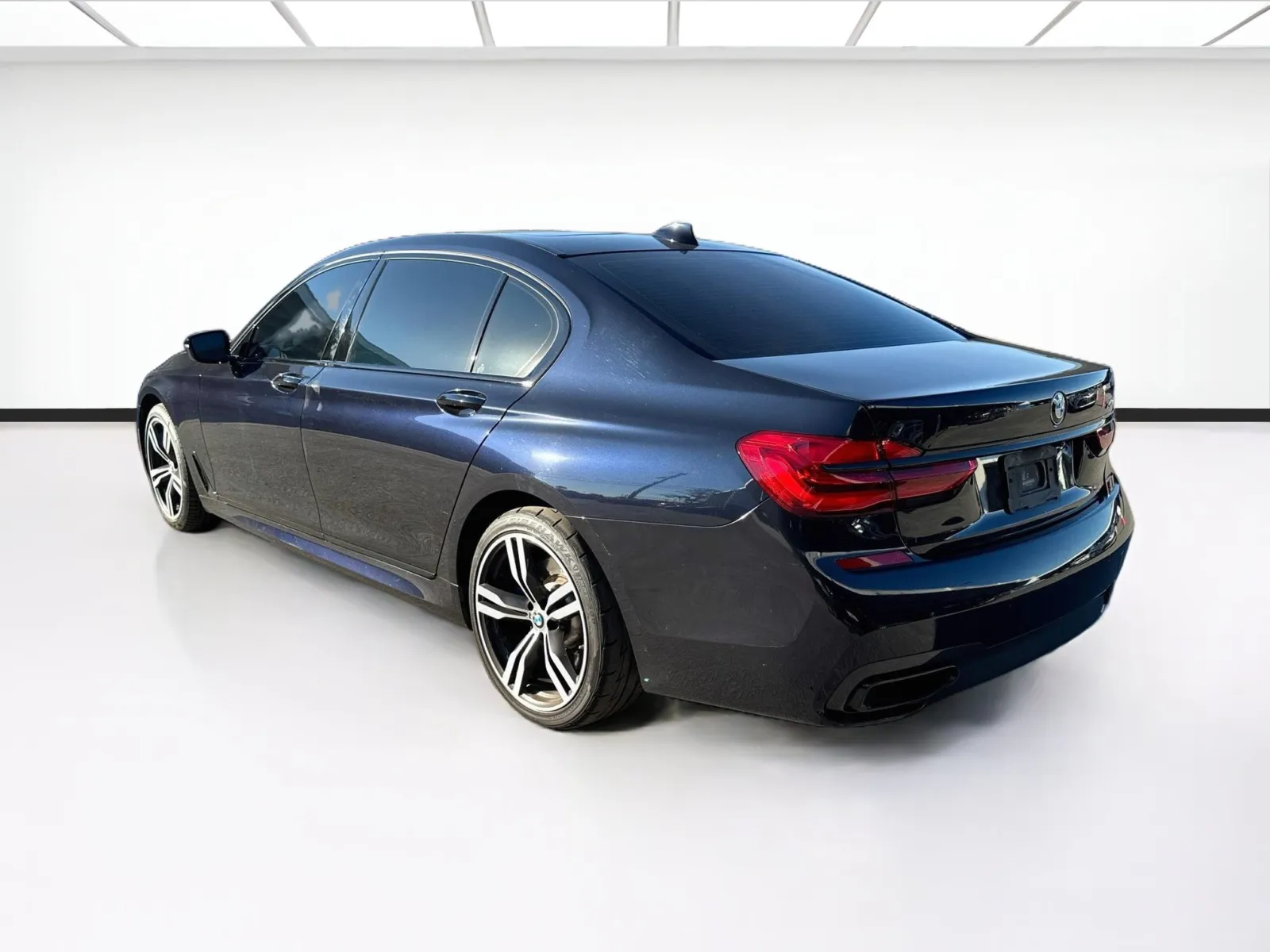 BMW 7 Series photo 6
