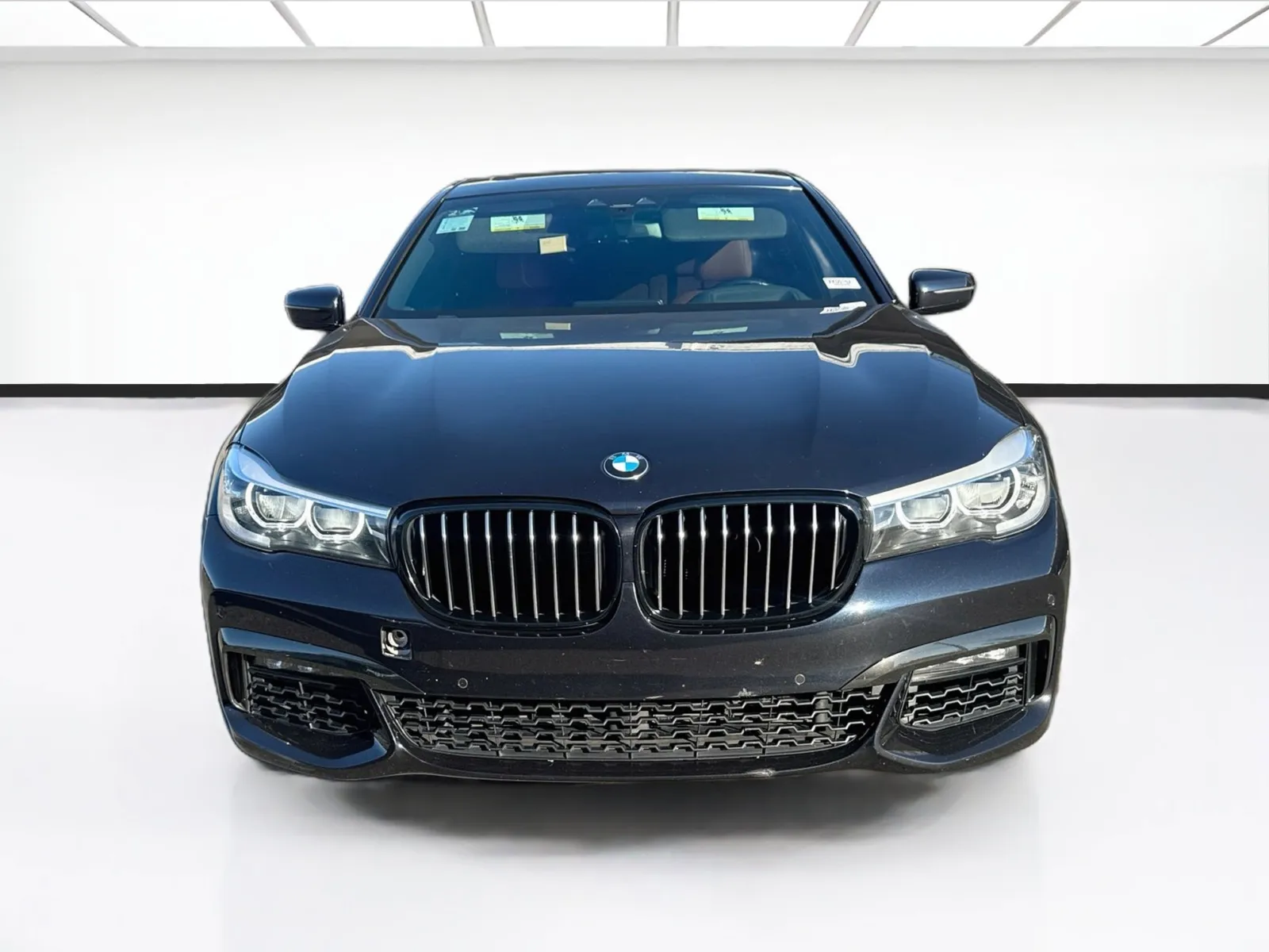 BMW 7 Series photo 2