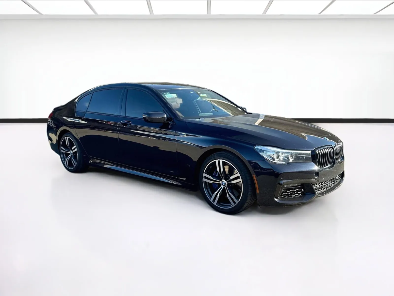 BMW 7 Series photo 3
