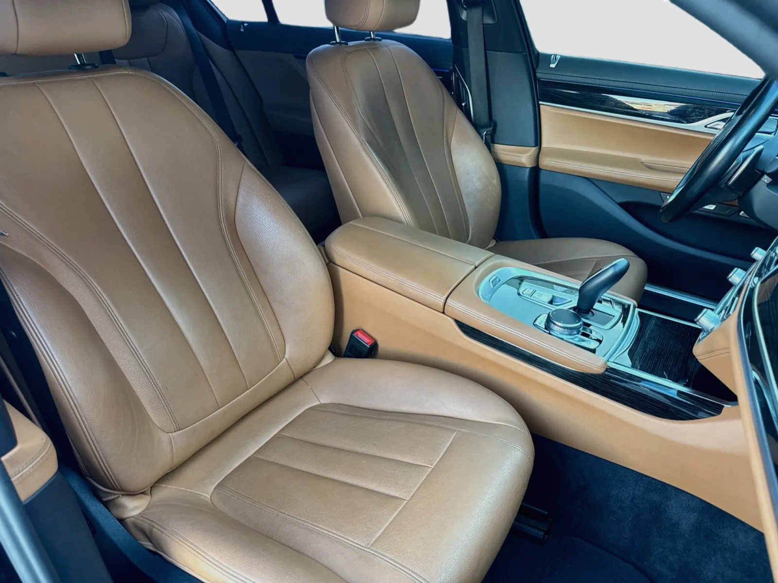 BMW 7 Series photo 21