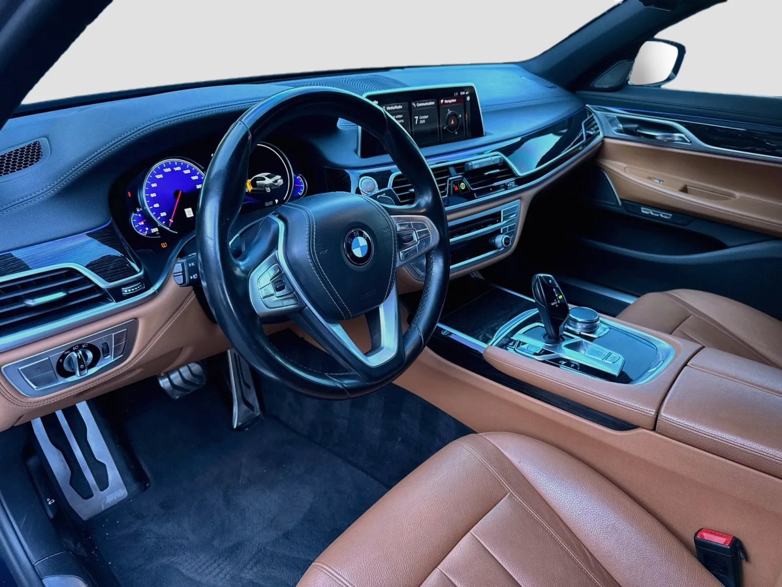 BMW 7 Series photo 7