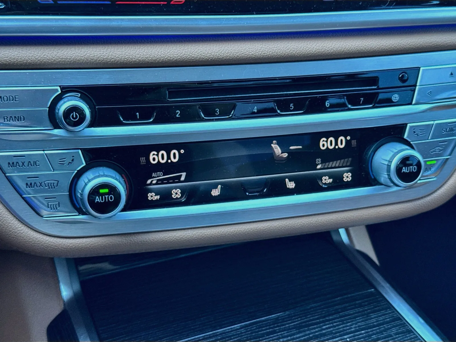 BMW 7 Series photo 12