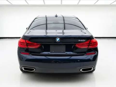 More photos of 2018 BMW 7 Series 740i at KarGenie, CA