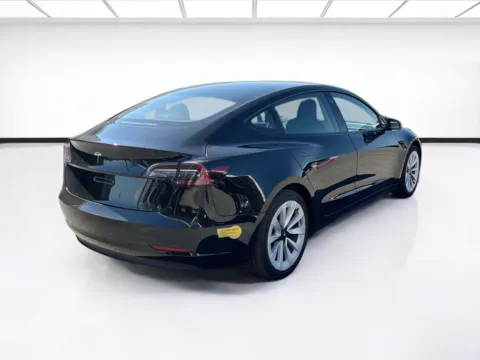 More photos of 2022 Tesla Model 3 at KarGenie, CA