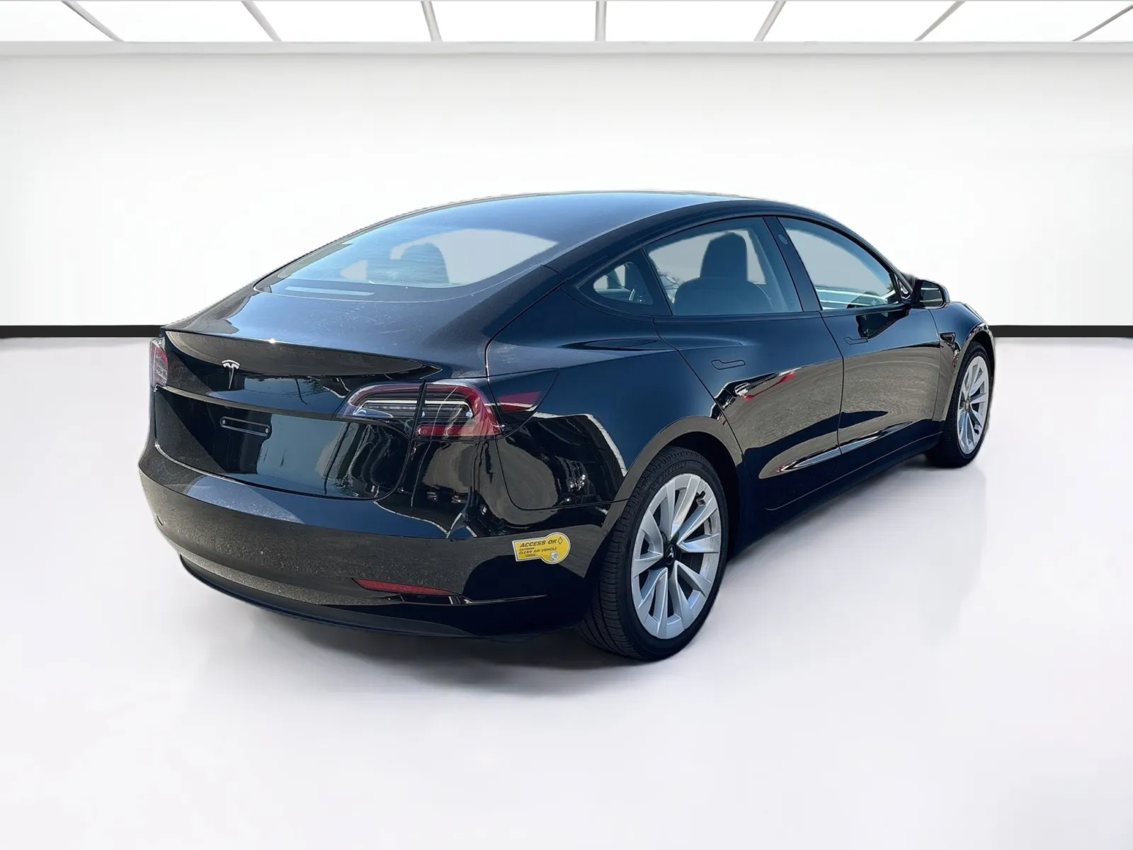 Tesla Model 3 photo 4