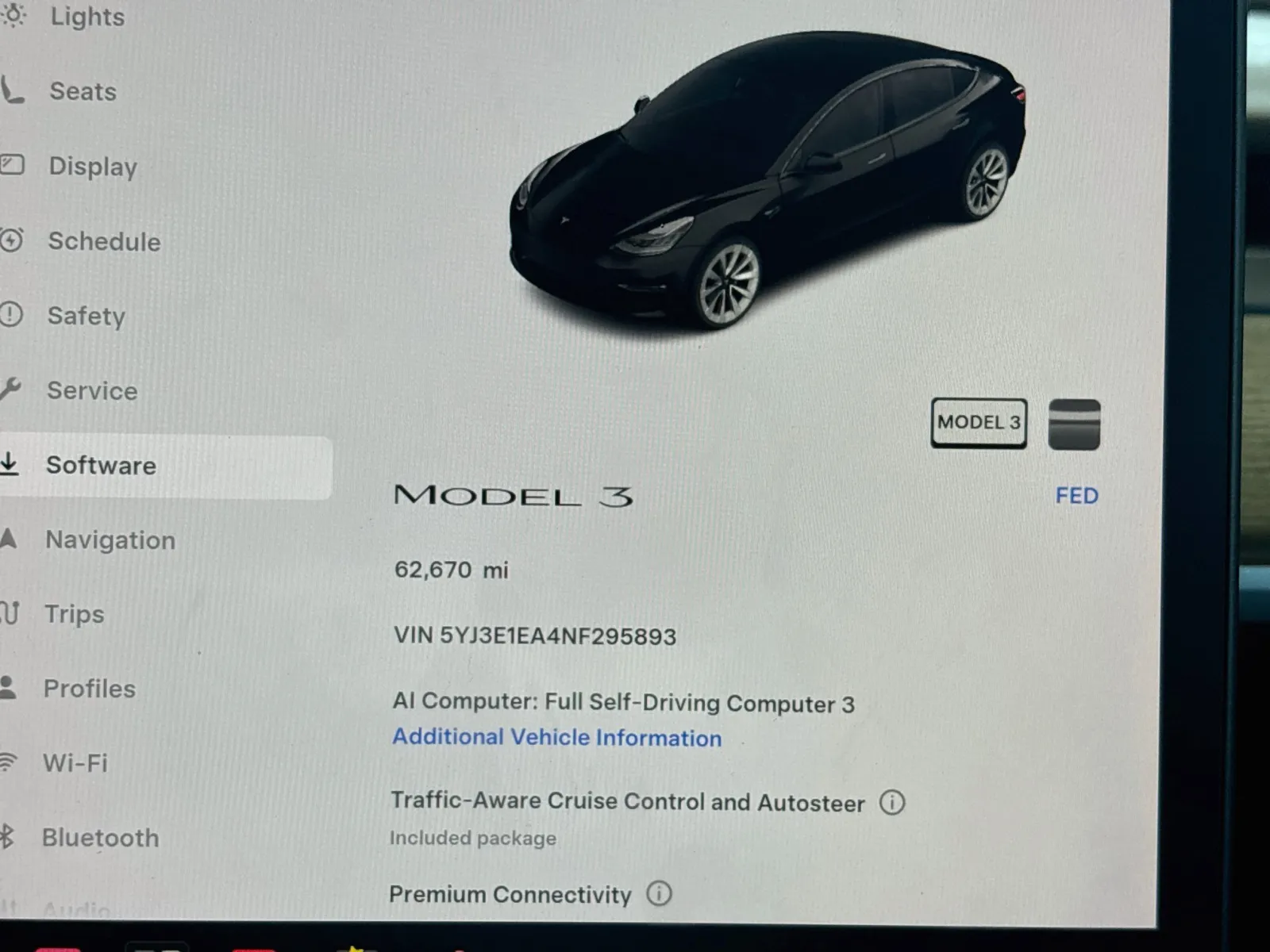 Tesla Model 3 photo 8