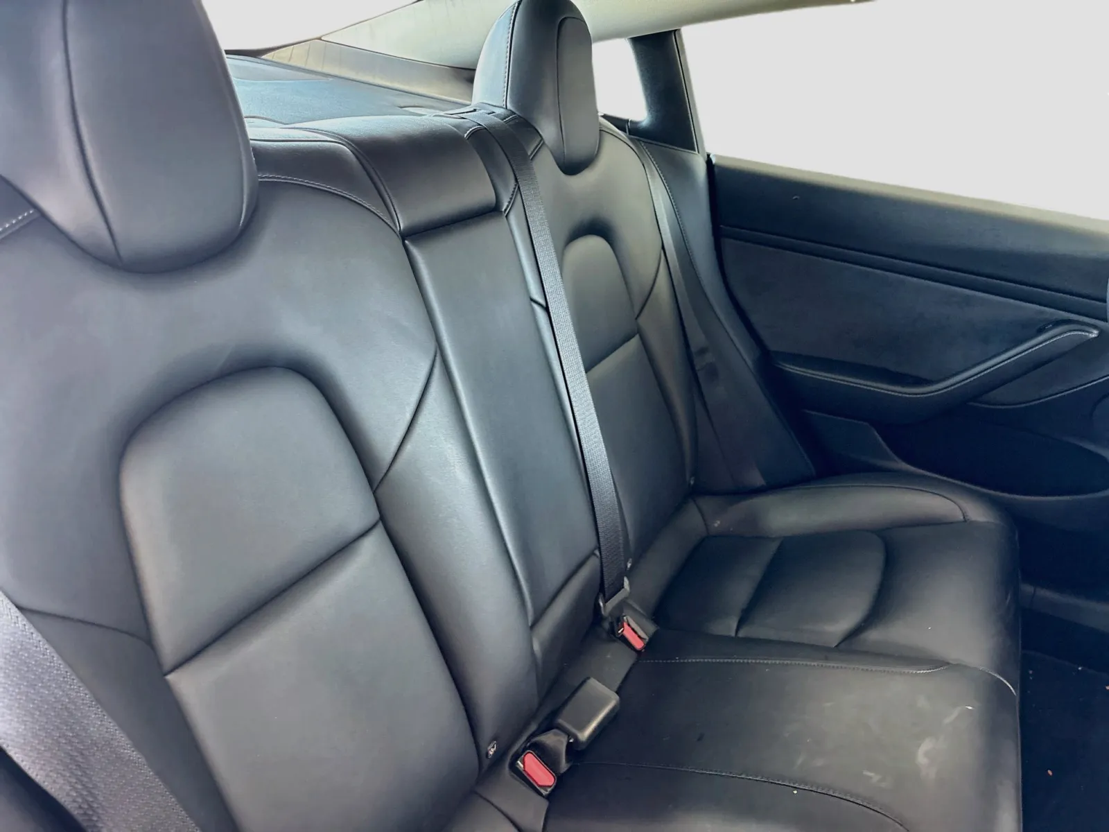 Tesla Model 3 photo 18