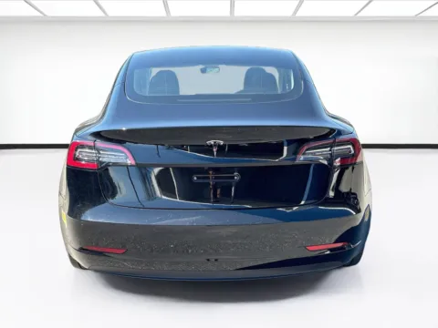 More photos of 2022 Tesla Model 3 at KarGenie, CA