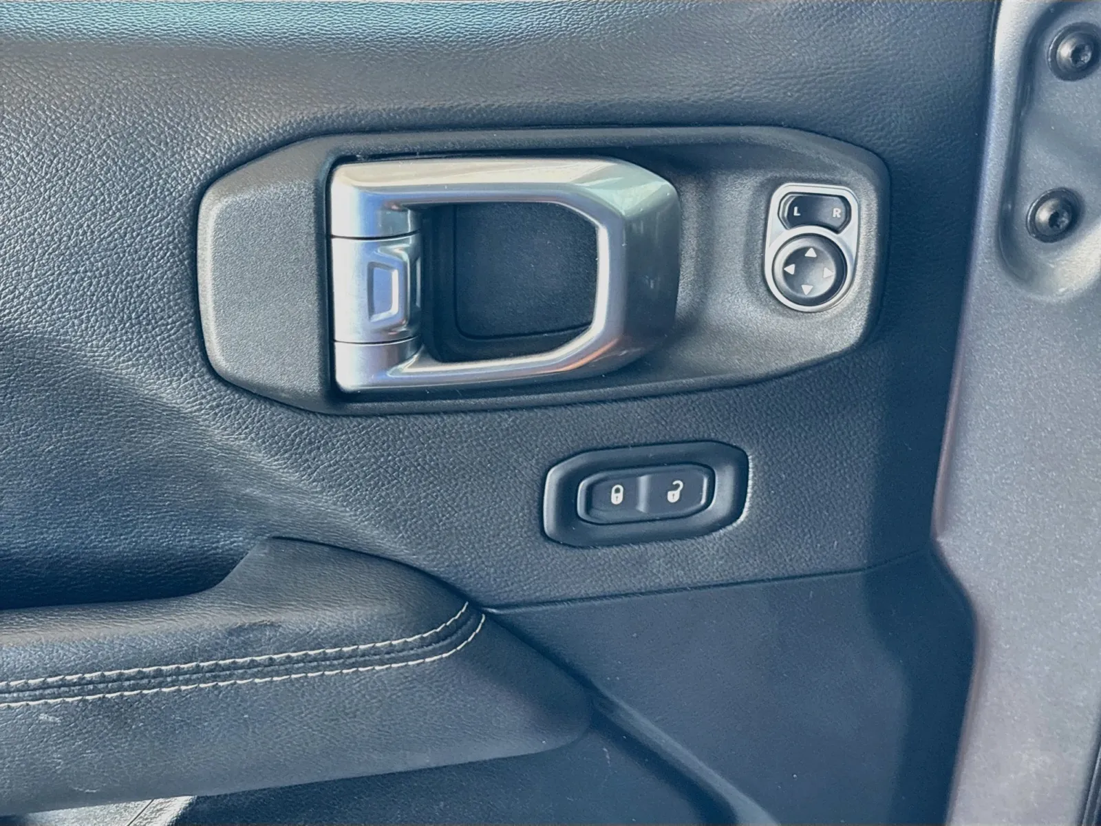 Jeep Wrangler photo 14