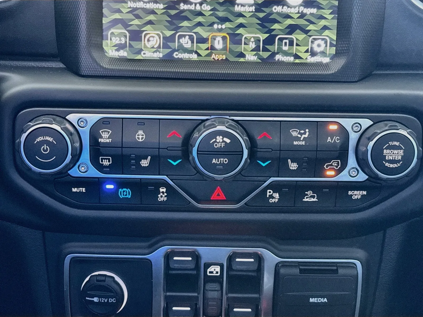 Jeep Wrangler photo 12